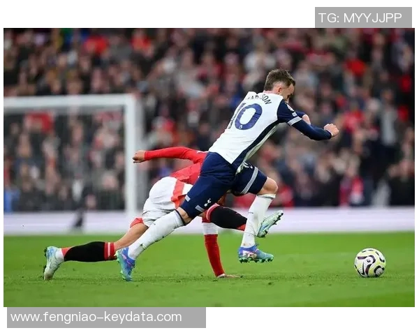 英超激战：里昂与巴萨战平引发争议判罚引爆全场热议