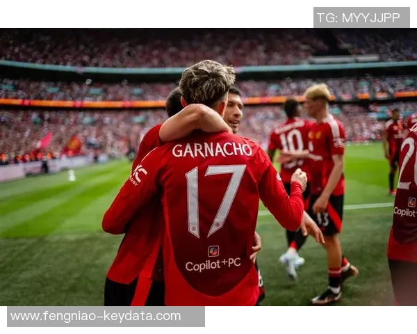 友谊赛精彩对决巴黎圣日耳曼险胜曼联红牌事件引发全场热议