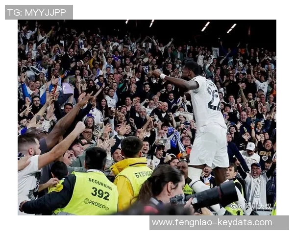 国王杯精彩对决曼联3-0战胜皇马乌龙球引发全场热烈欢呼